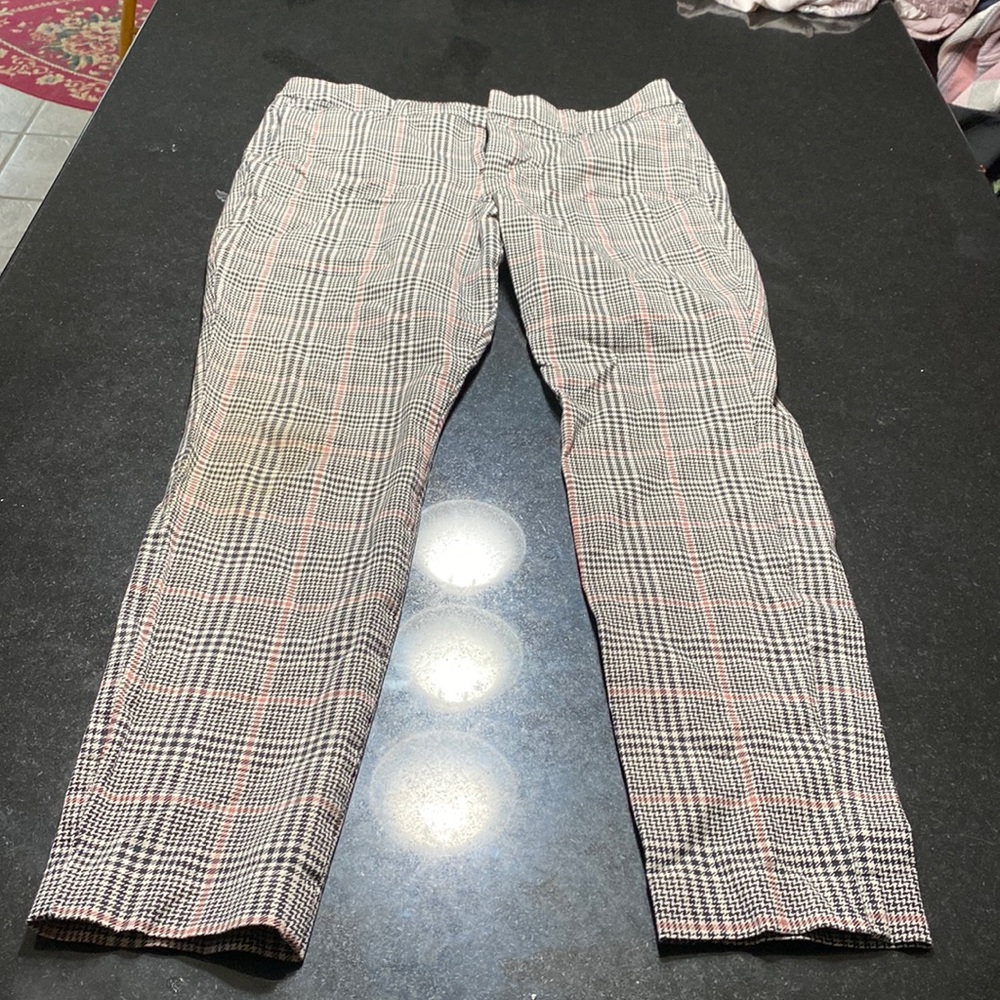 Old Navy pixie high-rise Secret slim pockets size 12